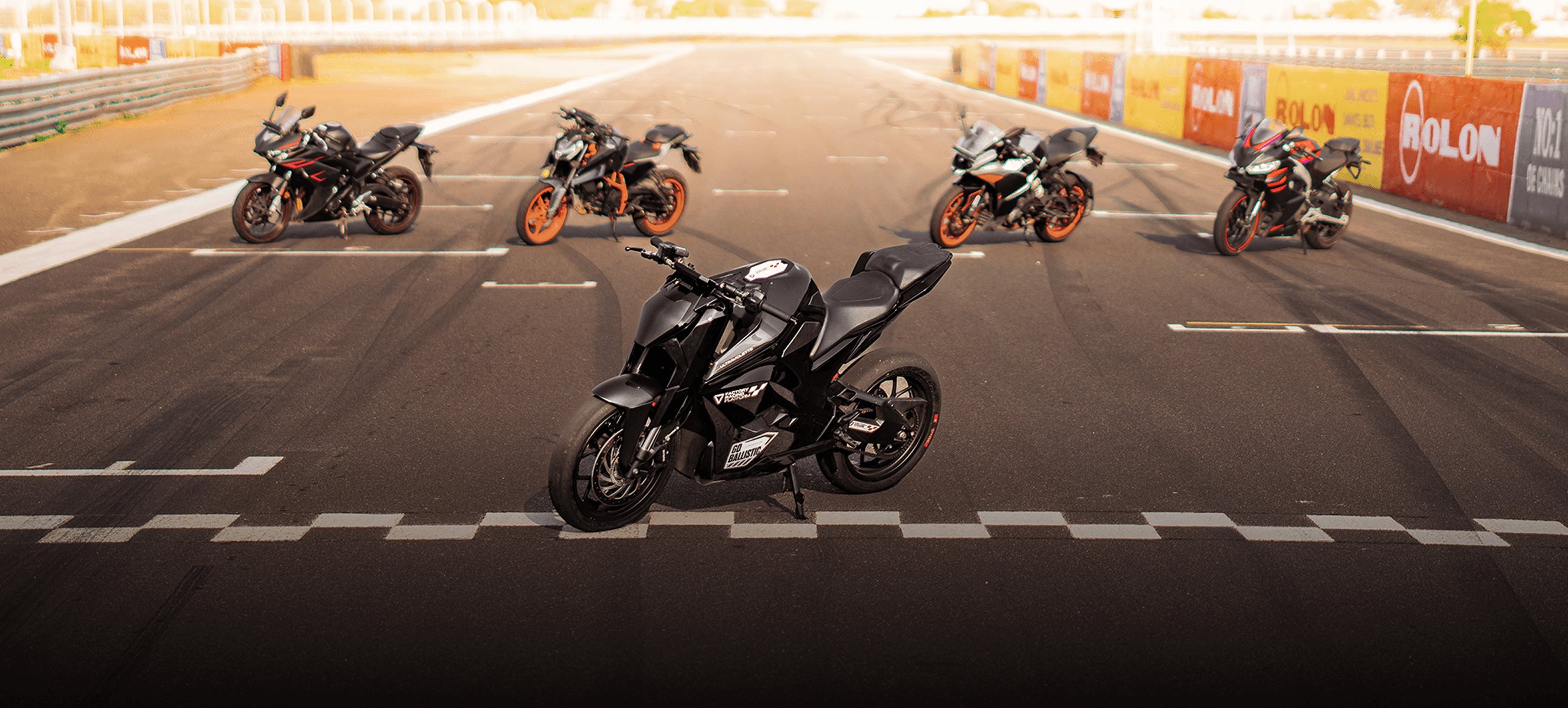 F77 Mach 2: La moto eléctrica de Ultraviolette que humilla a la Aprilia RS 457 y a las KTM en el circuito-cover-img