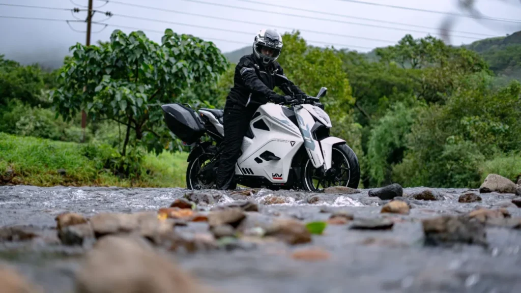 ultraviolette f77 Handling Wheels and Grip