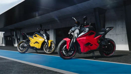 Ultraviolette F77 SuperStreet vs F77 MACH 2