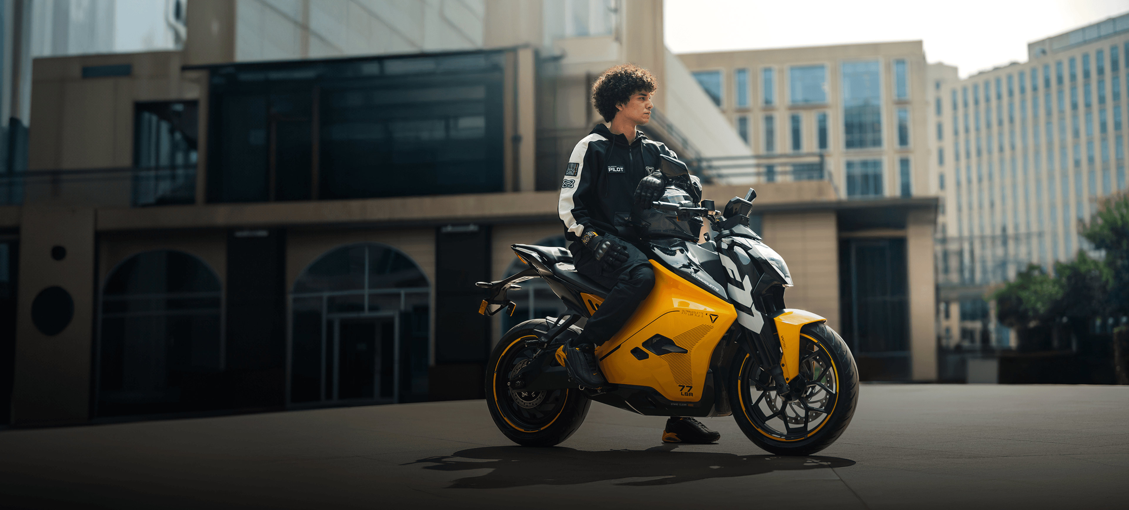 Ultraviolette F77 SuperStreet Review; Best Electric Motorcycle In India?-cover-img